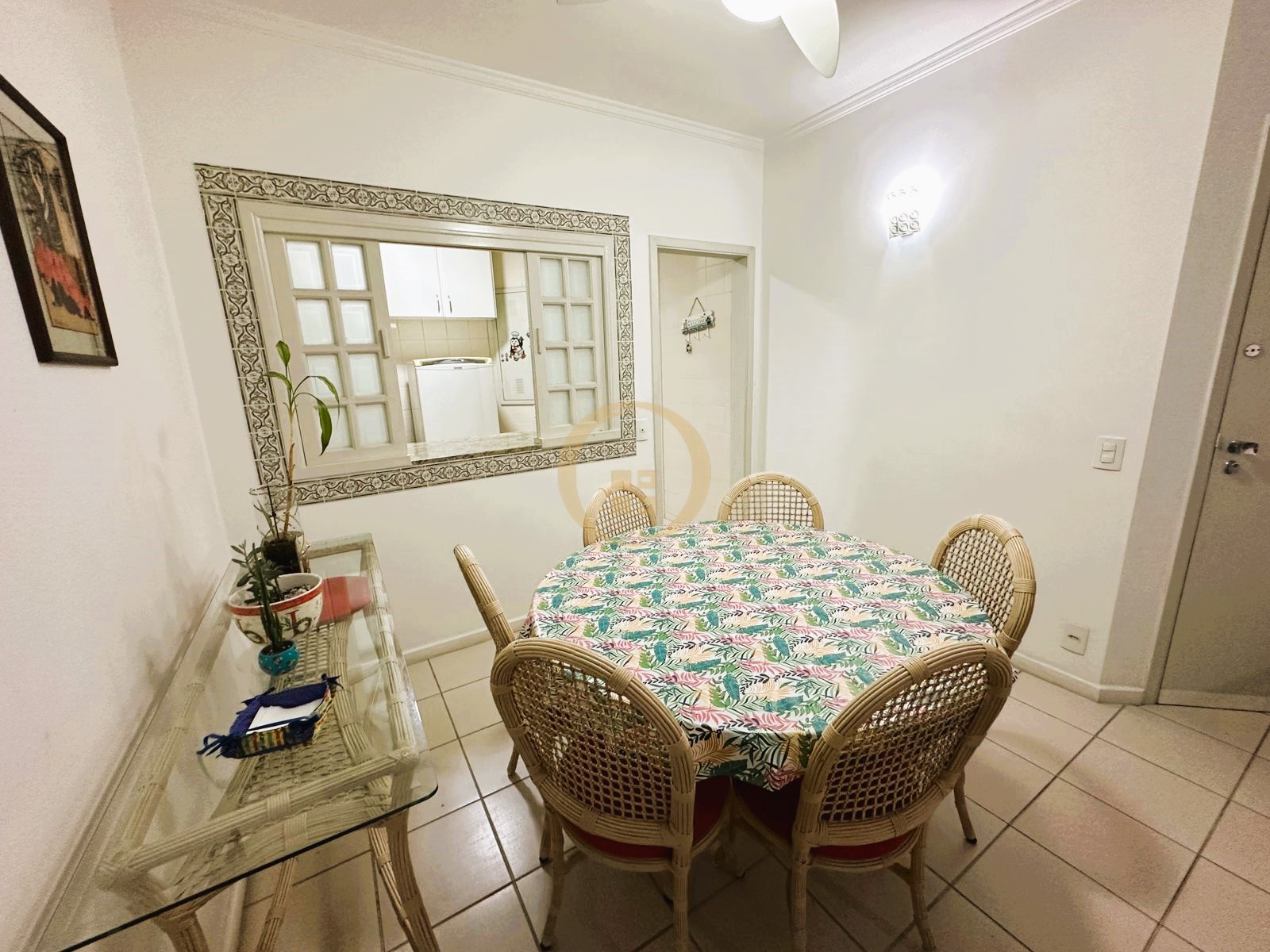 Apartamento na Praia das Pitangueiras, Guarujá - SP