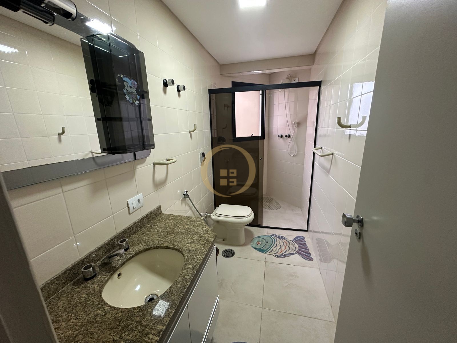 Apartamento na Praia das Pitangueiras, Guarujá - SP