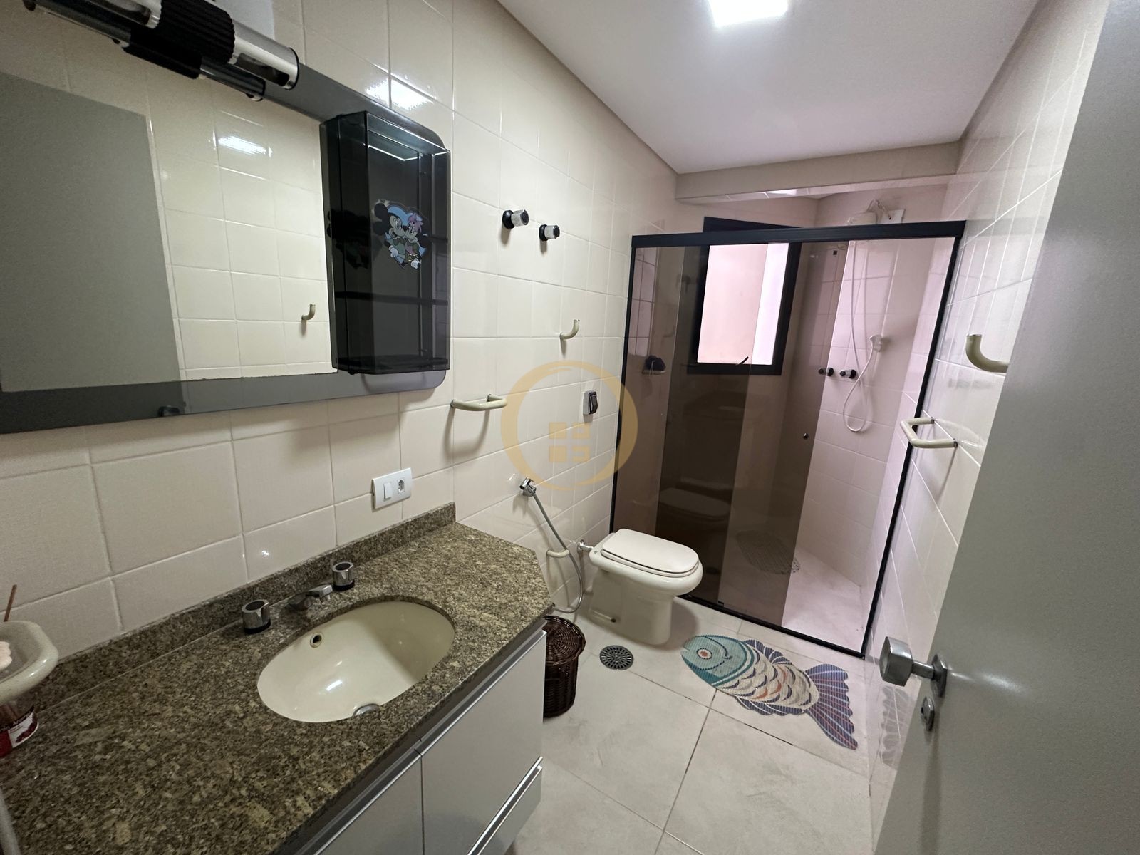Apartamento na Praia das Pitangueiras, Guarujá - SP