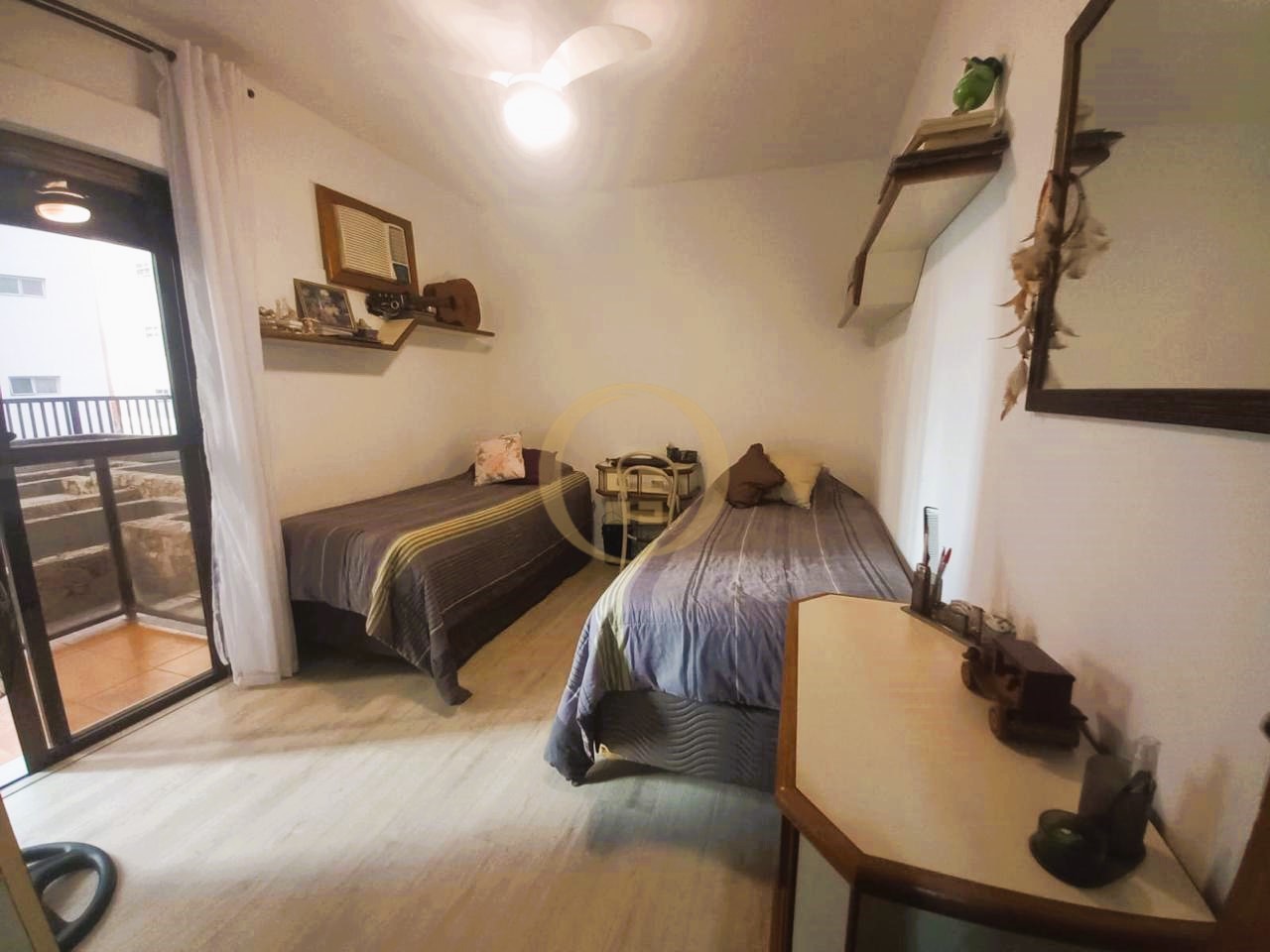 Apartamento na Praia das Pitangueiras, Guarujá - SP