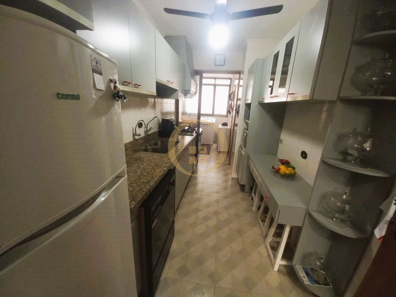 Apartamento na Praia das Pitangueiras, Guarujá - SP
