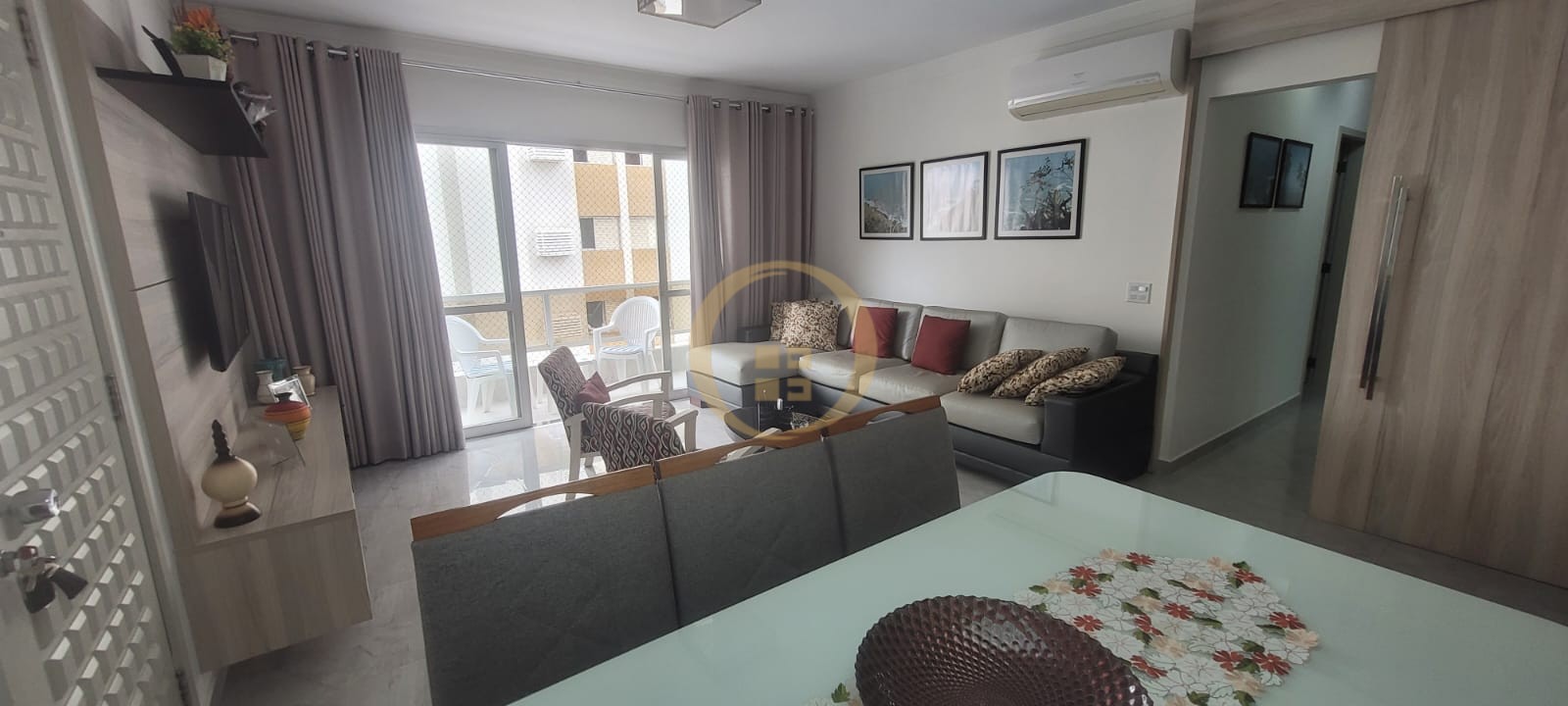 Apartamento na Praia das Pitangueiras, Guarujá - SP