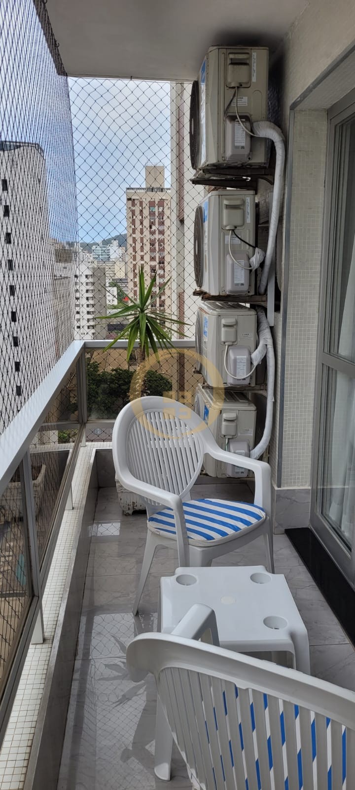 Apartamento na Praia das Pitangueiras, Guarujá - SP