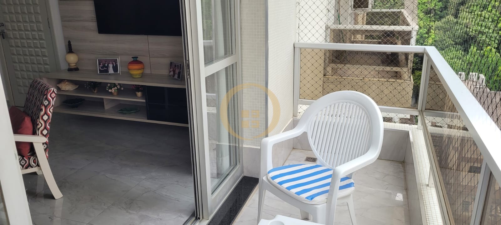 Apartamento na Praia das Pitangueiras, Guarujá - SP