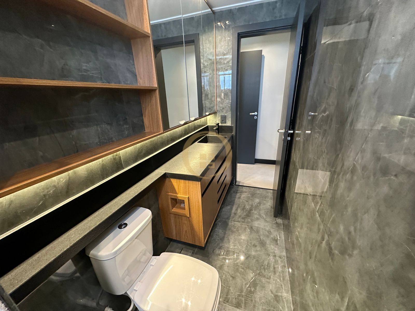 Apartamento na Praia das Astúrias, Guarujá - SP