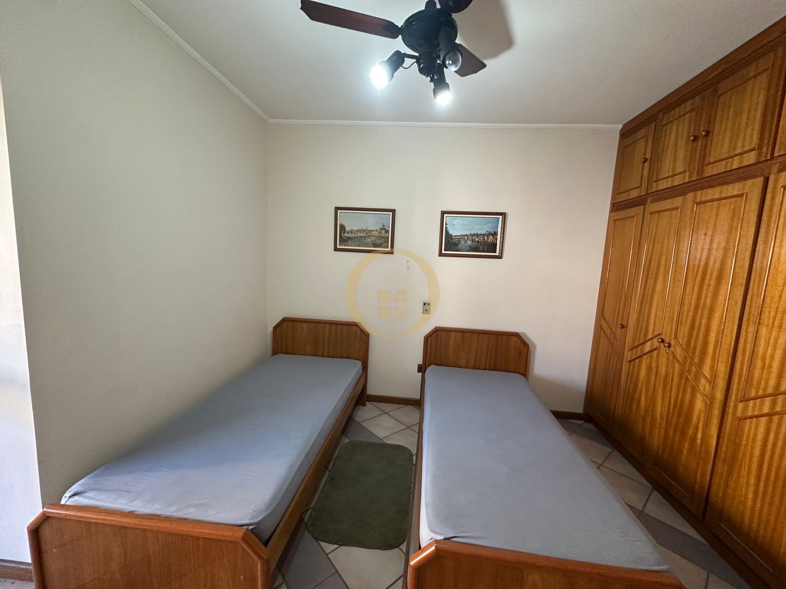 Apartamento na Praia das Pitangueiras, Guarujá - SP