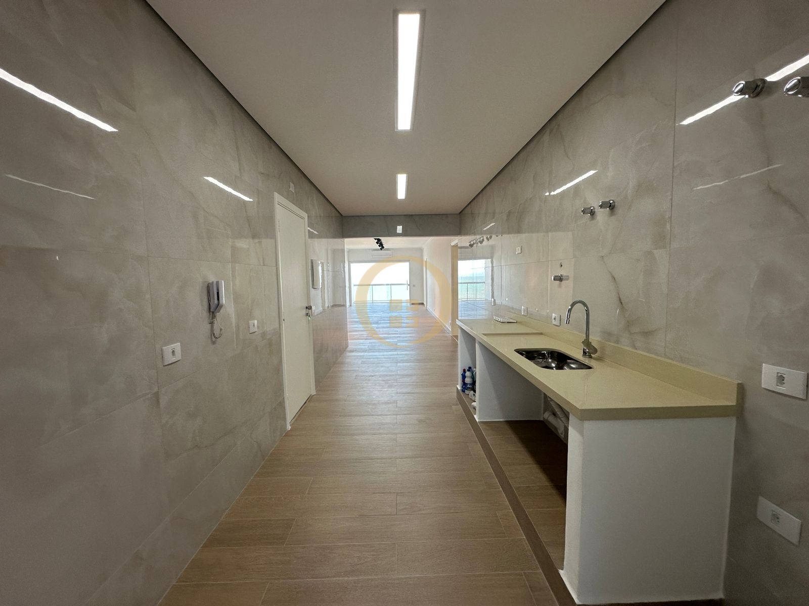 Apartamento Frente ao Mar nas Pitangueiras, Guarujá - SP