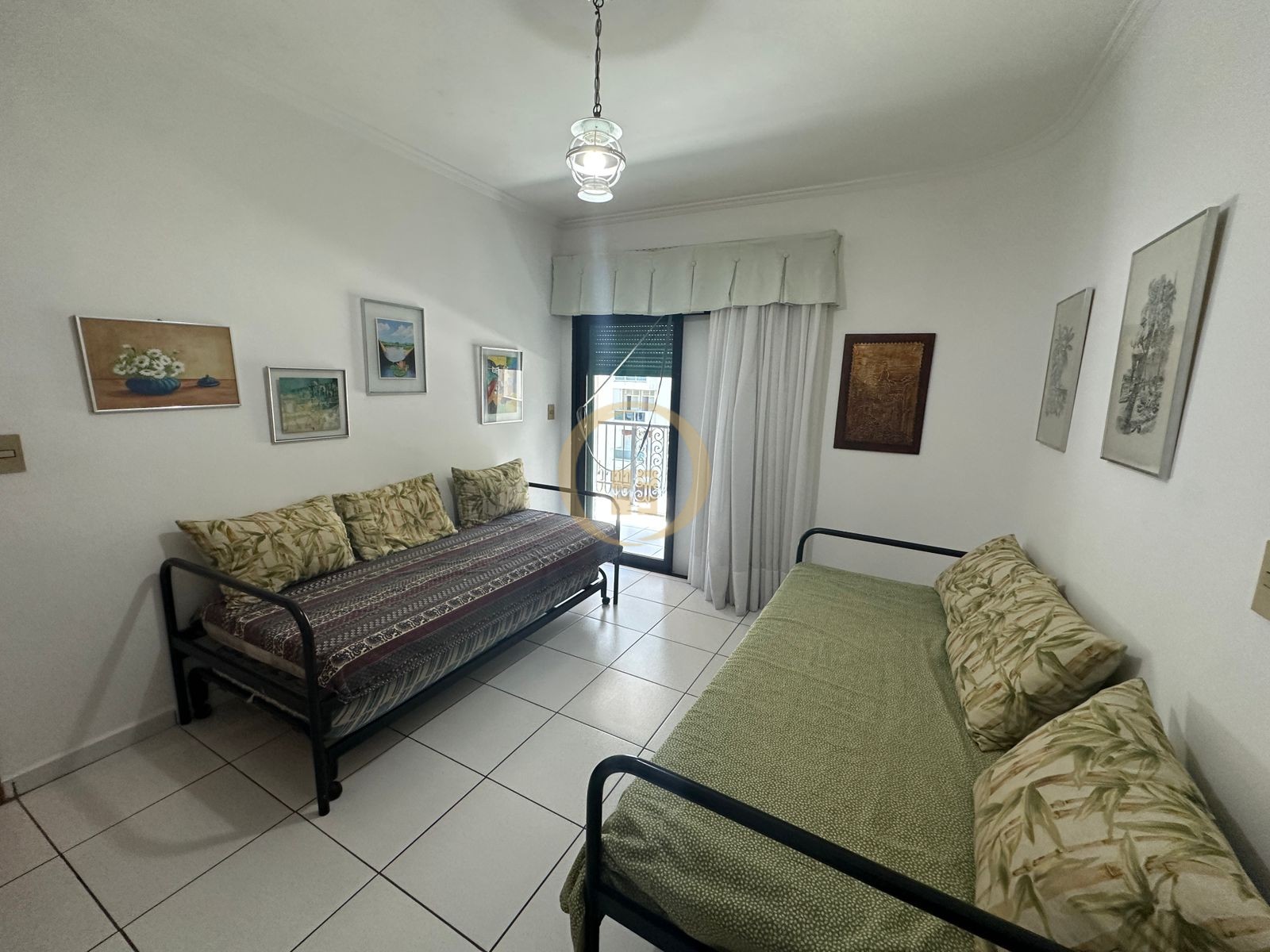 Apartamento na Praia das Pitangueiras, Guarujá - SP