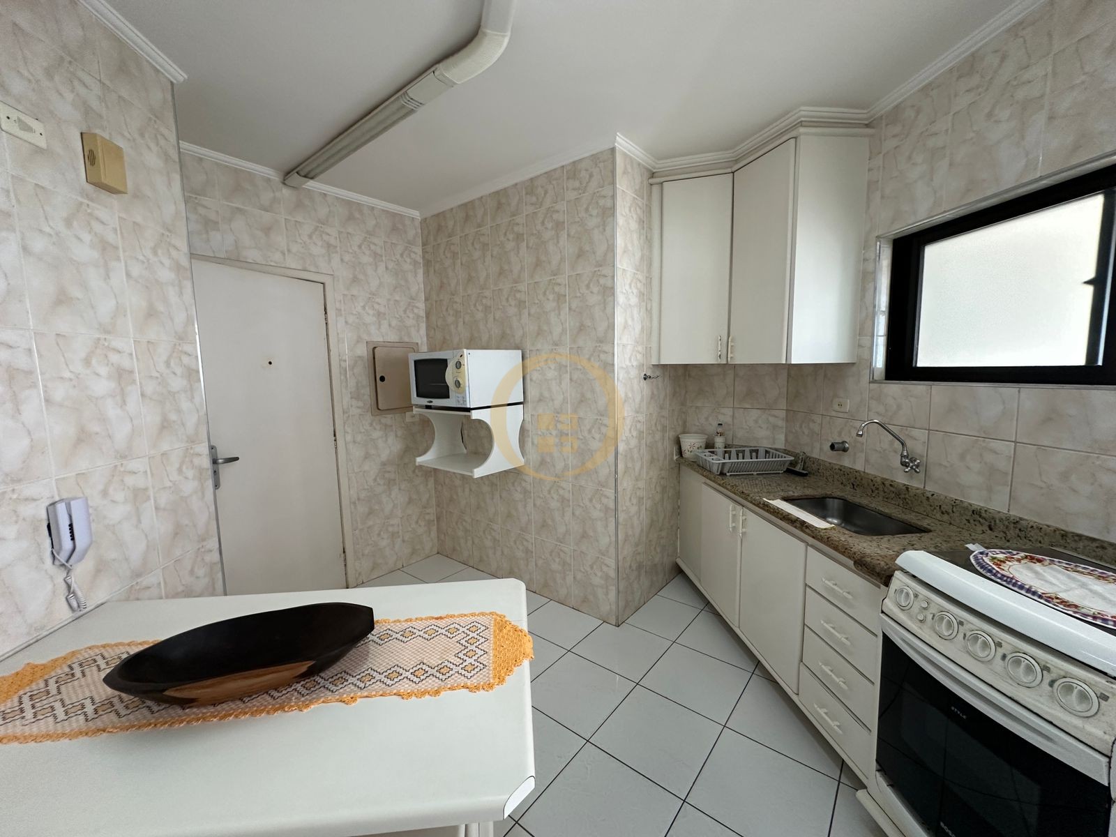 Apartamento na Praia das Pitangueiras, Guarujá - SP