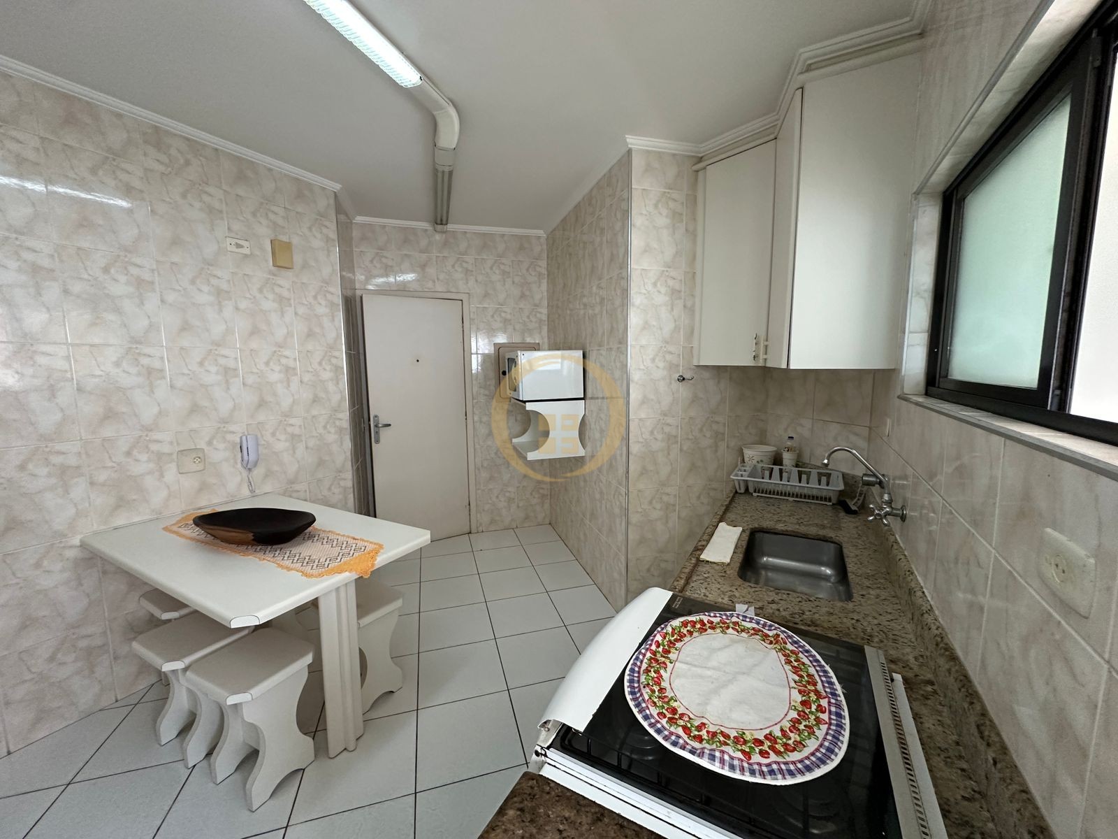 Apartamento na Praia das Pitangueiras, Guarujá - SP