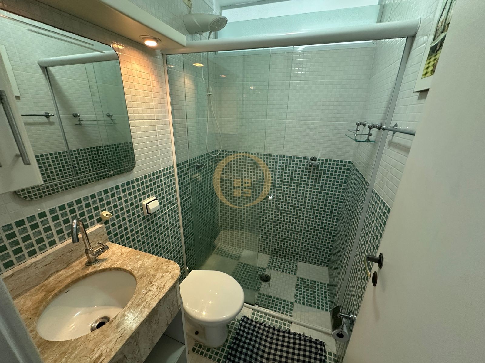 Apartamento na Praia das Pitangueiras, Guarujá - SP