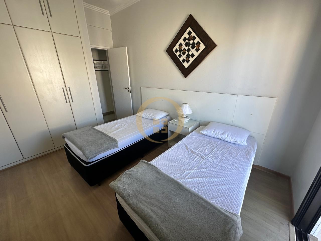 Apartamento na Praia das Pitangueiras, Guarujá - SP