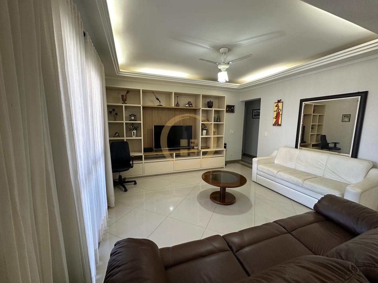 Apartamento na Praia das Pitangueiras, Guarujá - SP