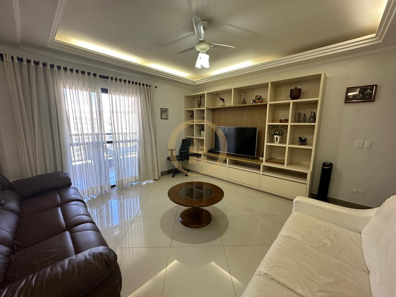 Apartamento na Praia das Pitangueiras, Guarujá - SP