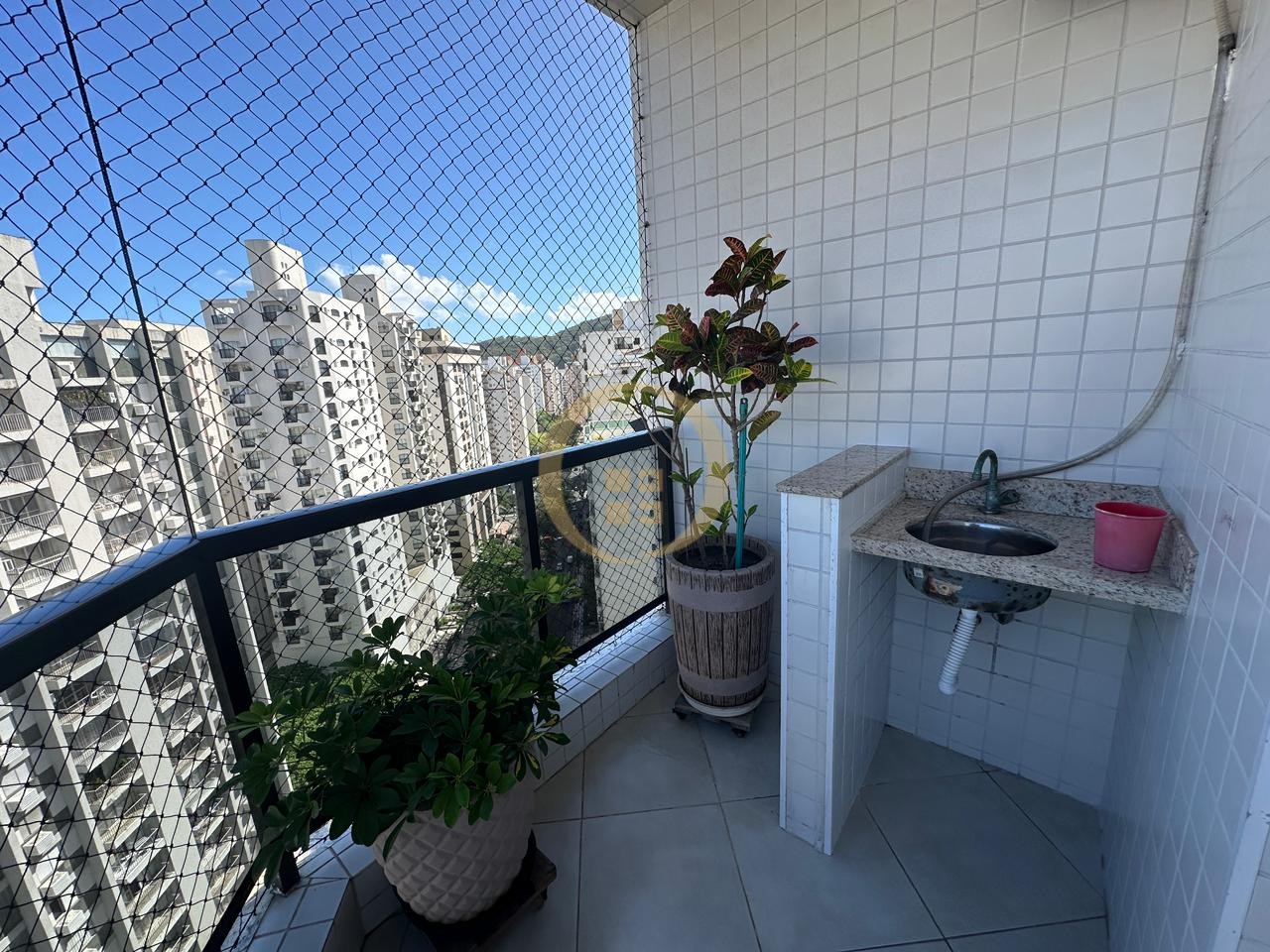 Apartamento na Praia das Pitangueiras, Guarujá - SP
