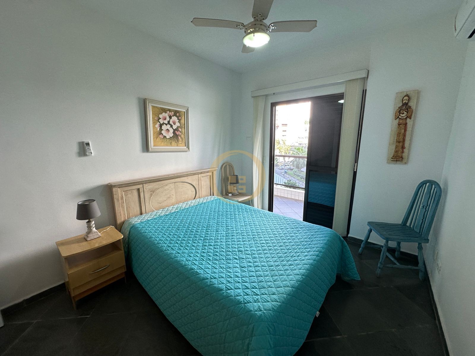 Apartamento na Praia das Pitangueiras, Guarujá - SP