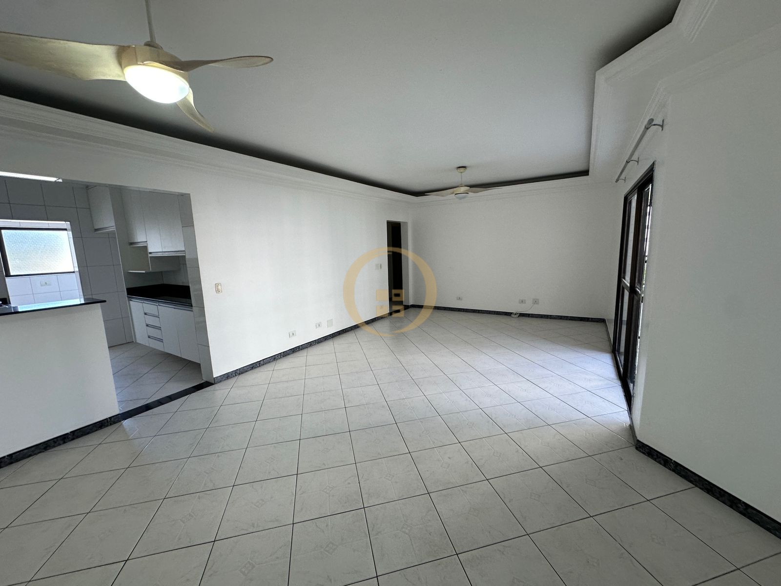 Apartamento na Praia das Pitangueiras, Guarujá - SP
