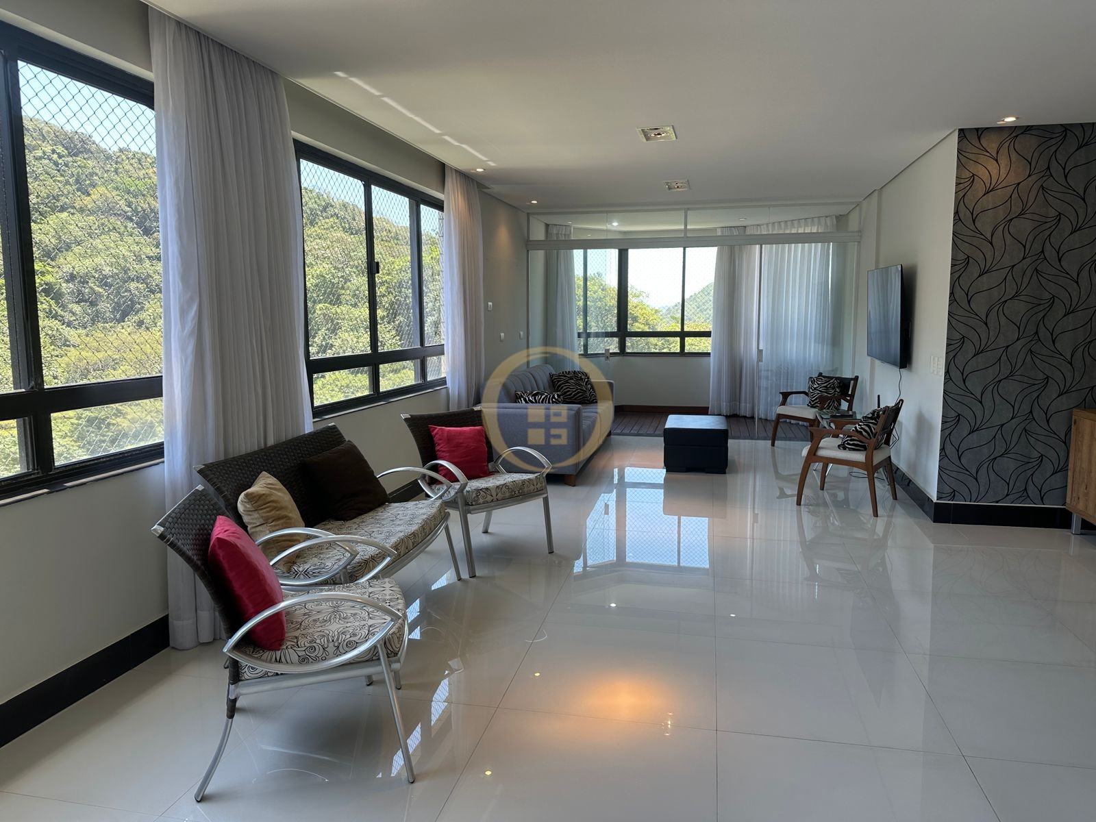 Apartamento na Praia das Pitangueiras, Guarujá - SP