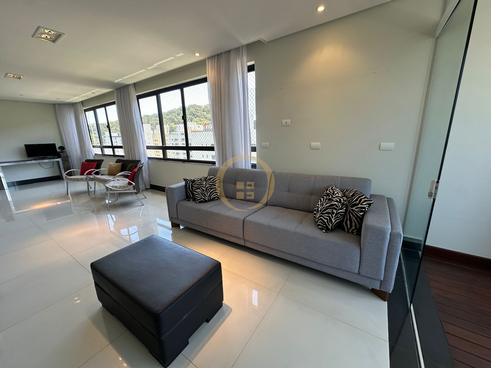 Apartamento na Praia das Pitangueiras, Guarujá - SP