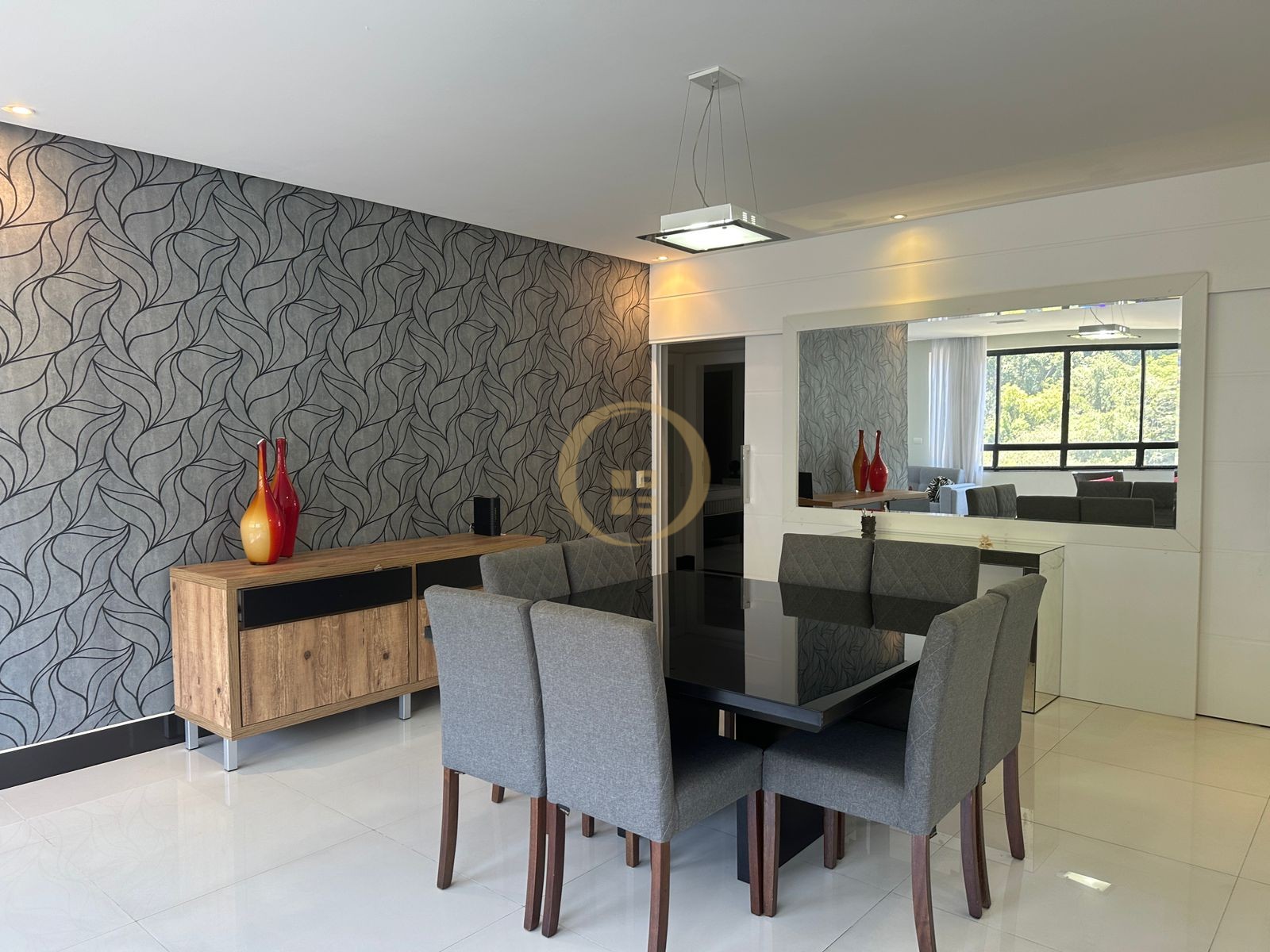 Apartamento na Praia das Pitangueiras, Guarujá - SP