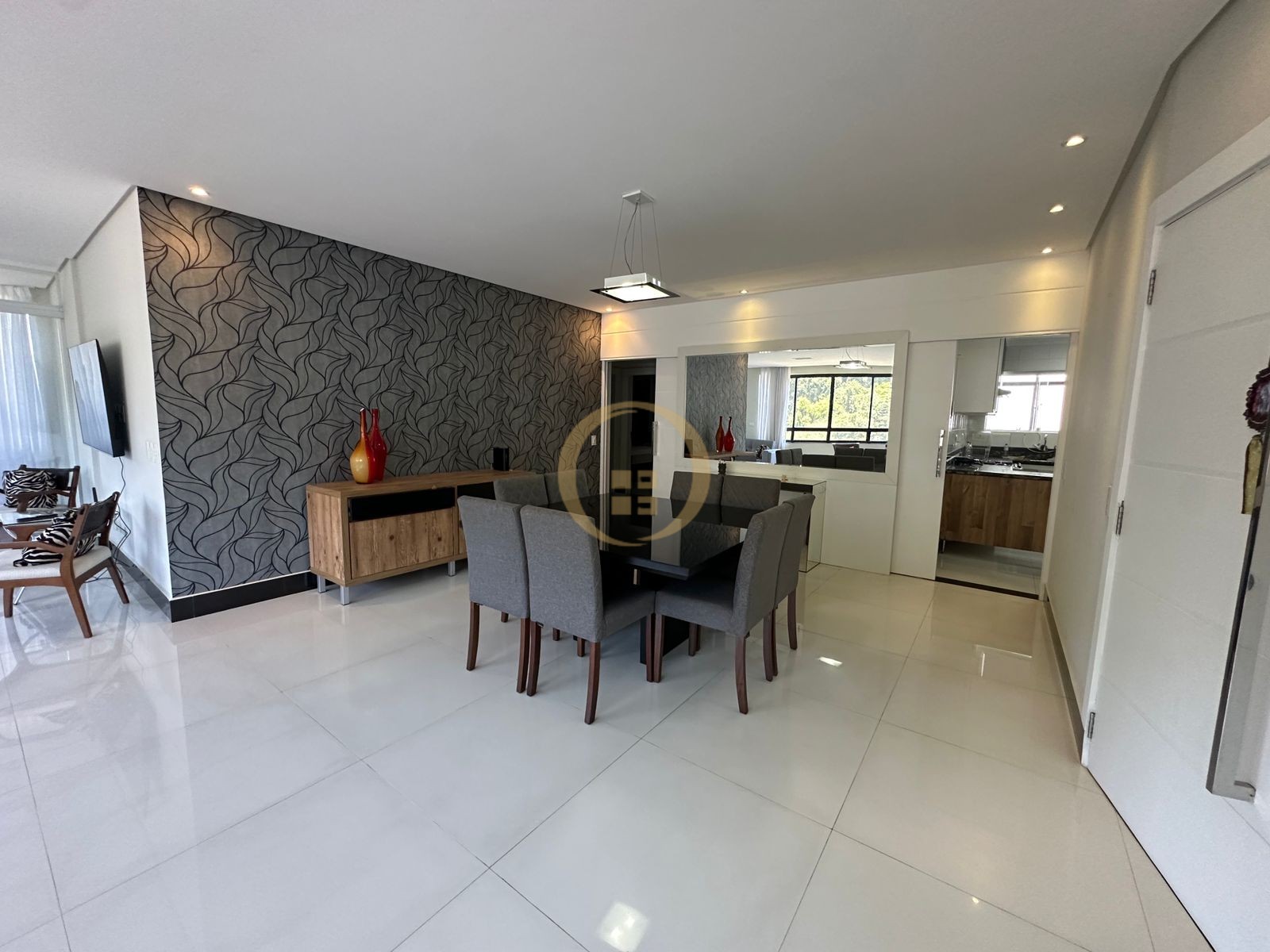 Apartamento na Praia das Pitangueiras, Guarujá - SP