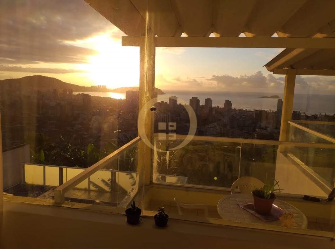Casa em Condomínio na Praia da Enseada, Guarujá - SP