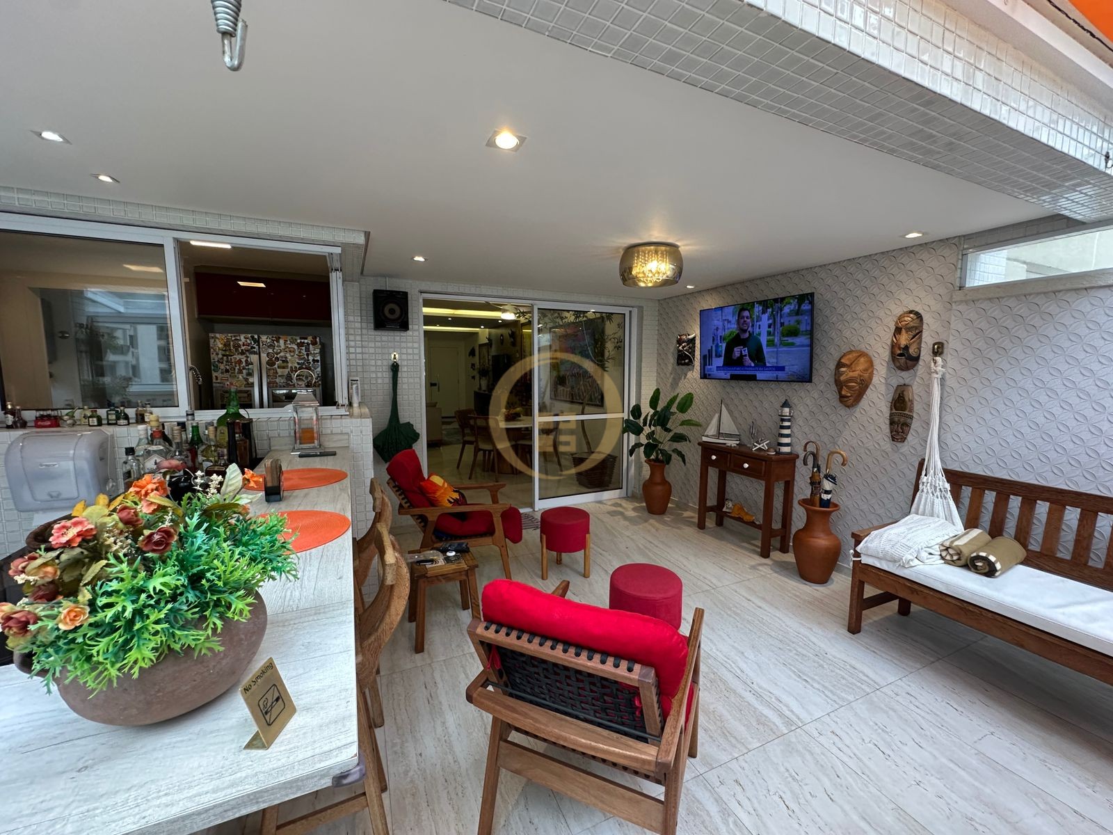 Apartamento na Praia das Pitangueiras, Guarujá - SP