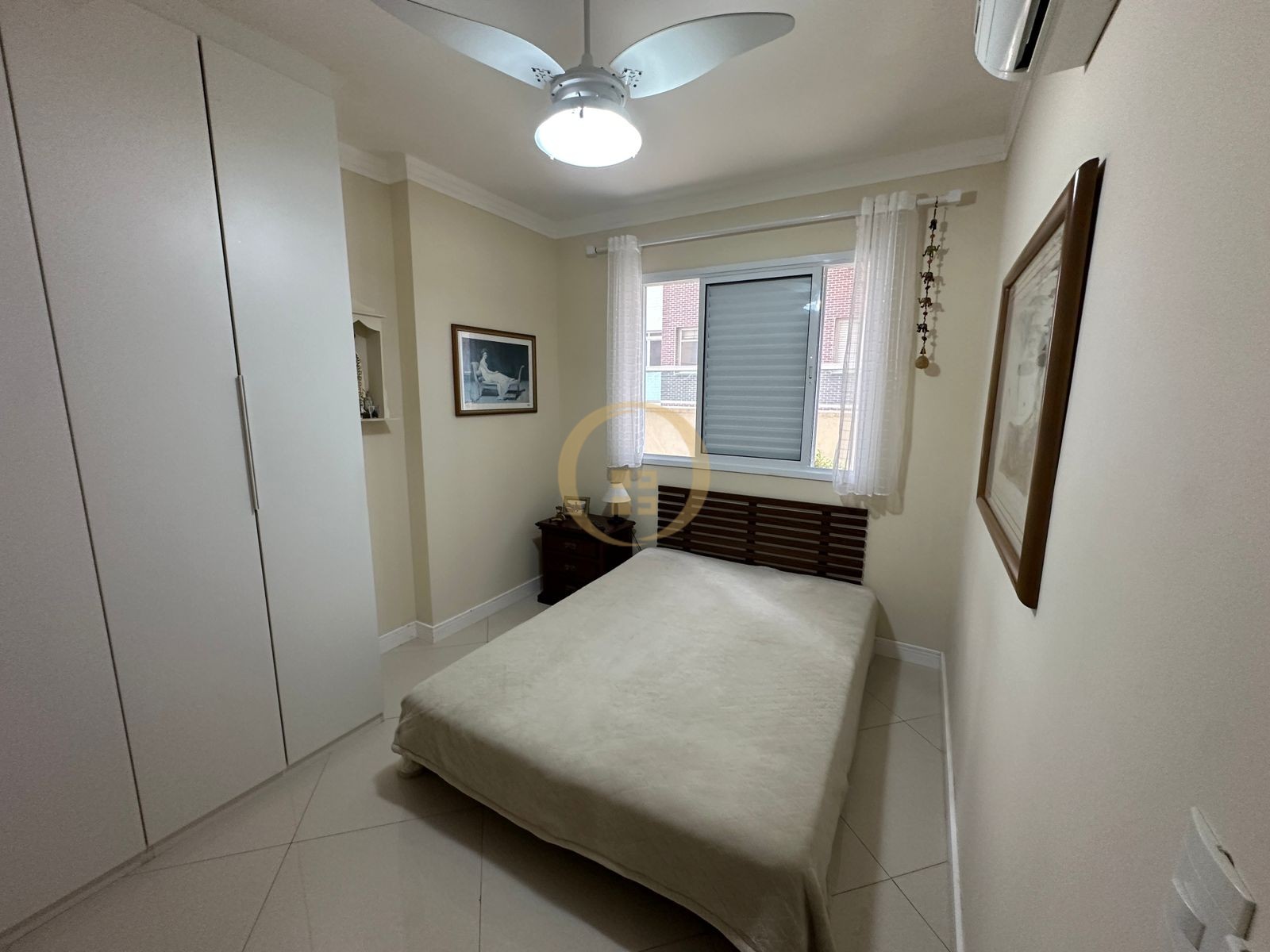 Apartamento na Praia das Pitangueiras, Guarujá - SP