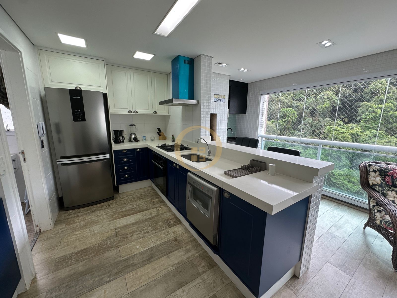 Apartamento na Praia das Pitangueiras, Guarujá - SP