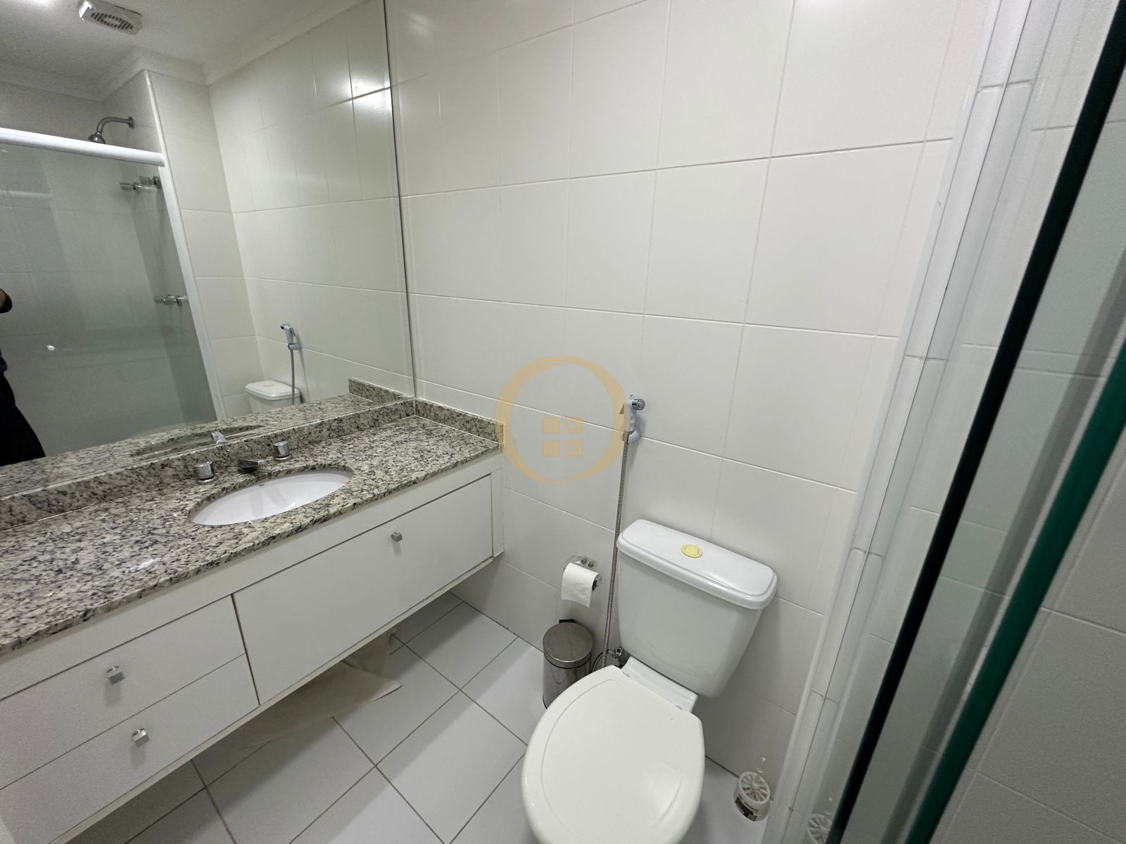 Apartamento na Praia das Pitangueiras, Guarujá - SP
