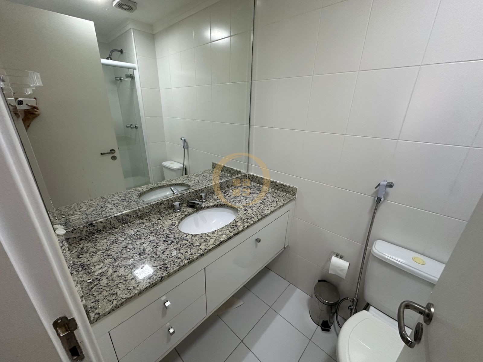 Apartamento na Praia das Pitangueiras, Guarujá - SP