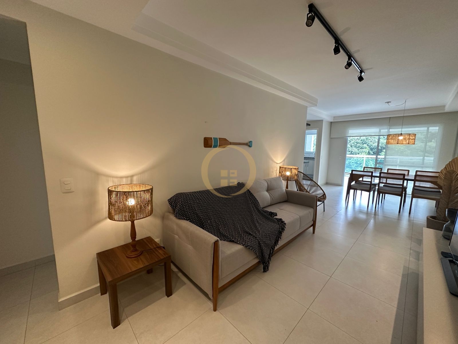 Apartamento na Praia das Pitangueiras, Guarujá - SP