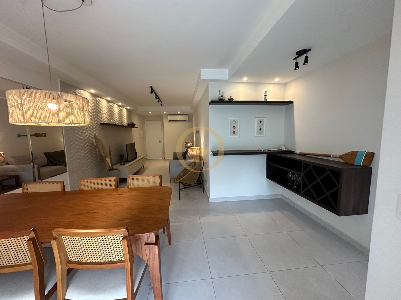 Apartamento na Praia das Pitangueiras, Guarujá - SP