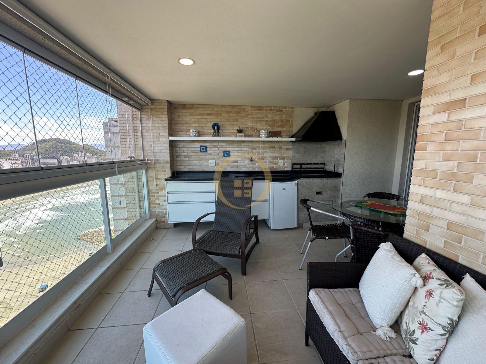 Apartamento na Praia das Astúrias, Guarujá - SP