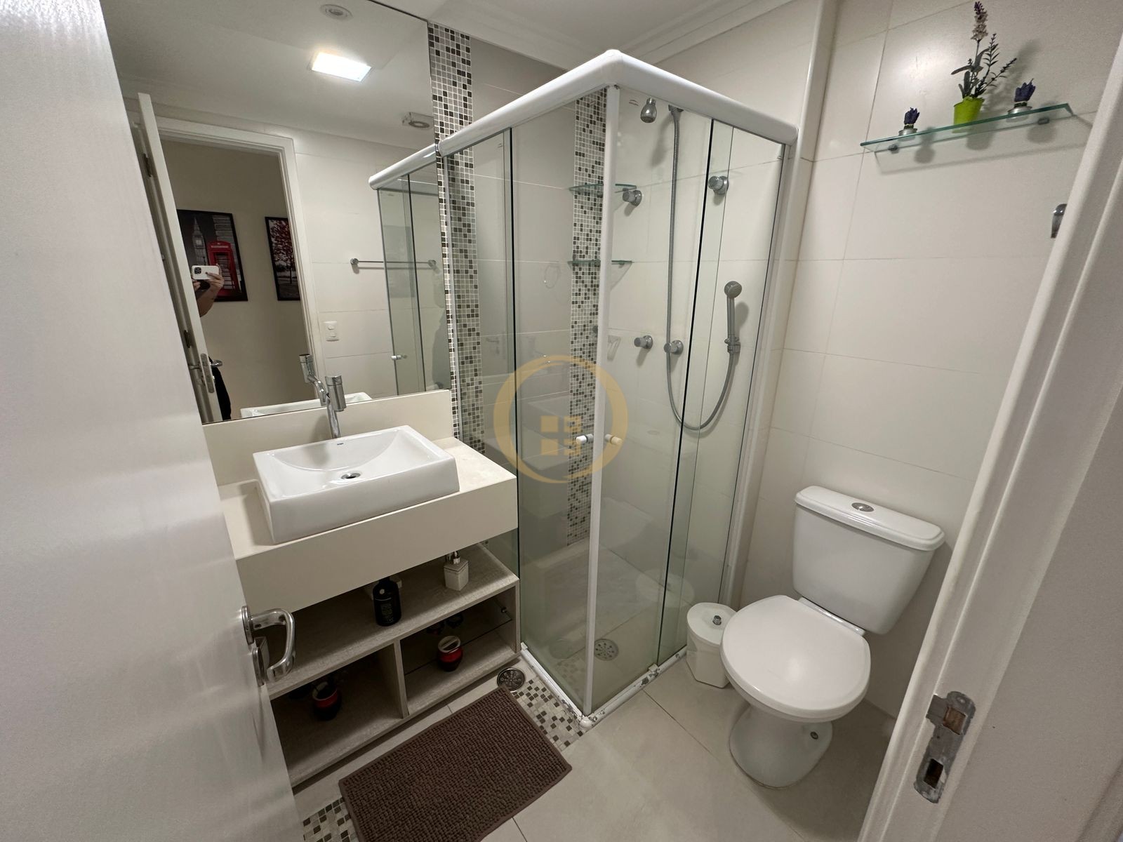 Apartamento na Praia das Pitangueiras, Guarujá - SP