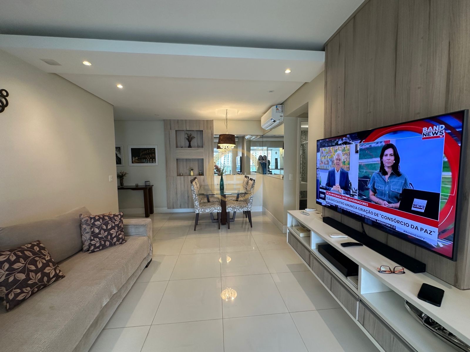 Apartamento na Praia das Pitangueiras, Guarujá - SP