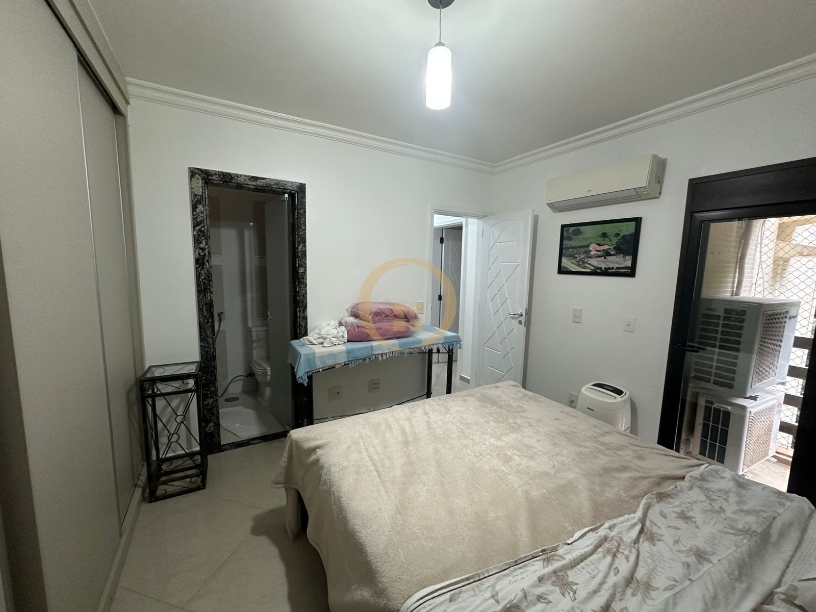 Apartamento na Praia das Pitangueiras, Guarujá - SP