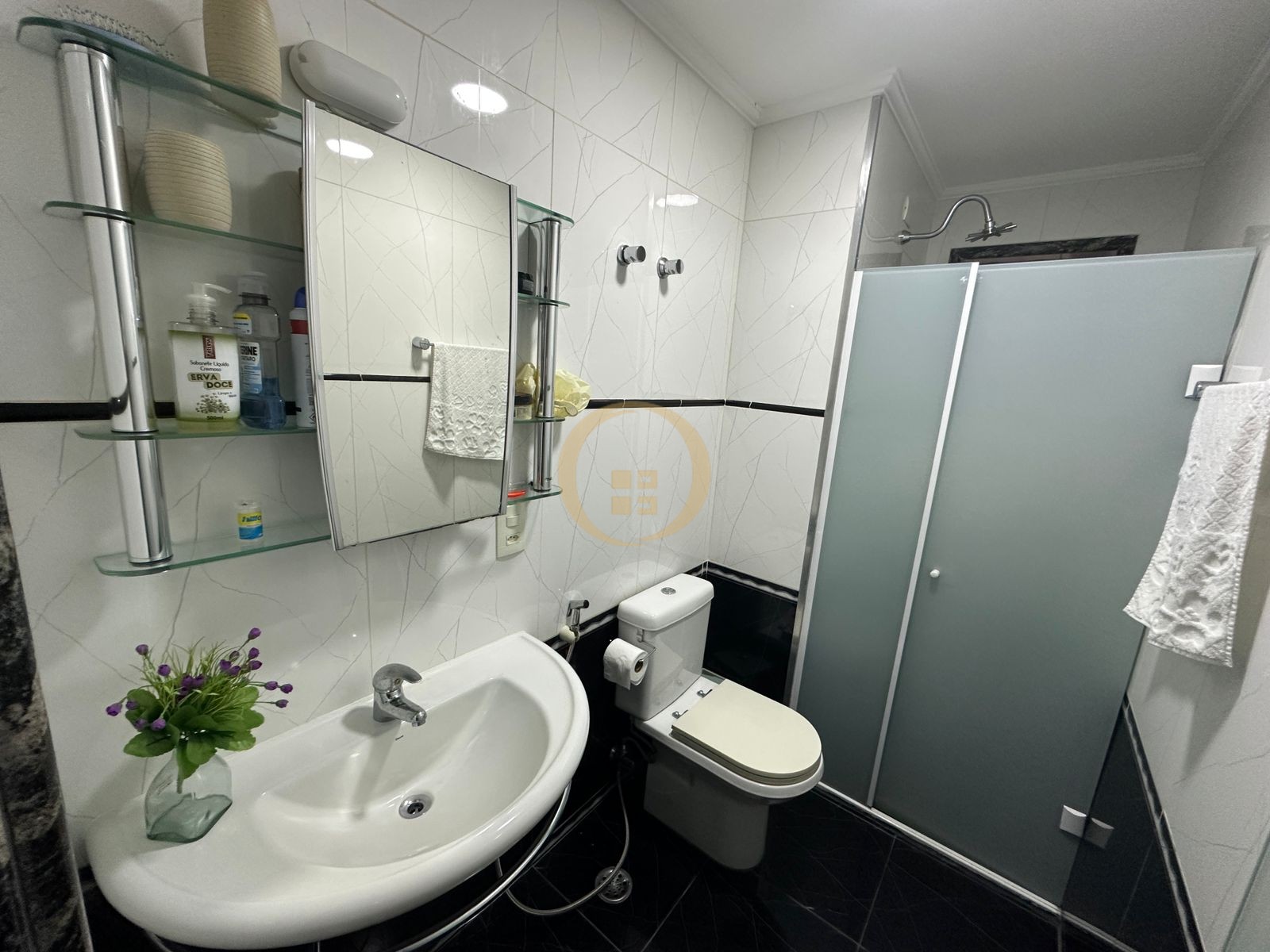 Apartamento na Praia das Pitangueiras, Guarujá - SP