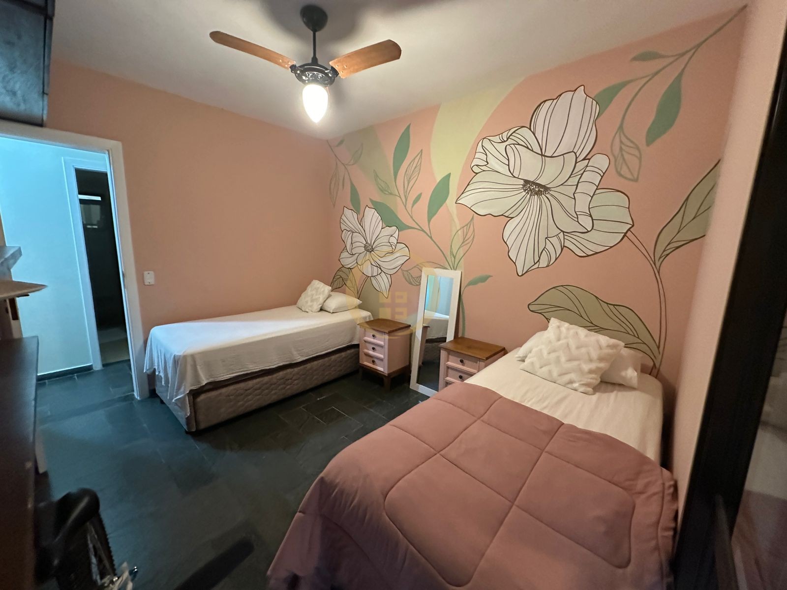 Apartamento na Praia das Pitangueiras, Guarujá - SP