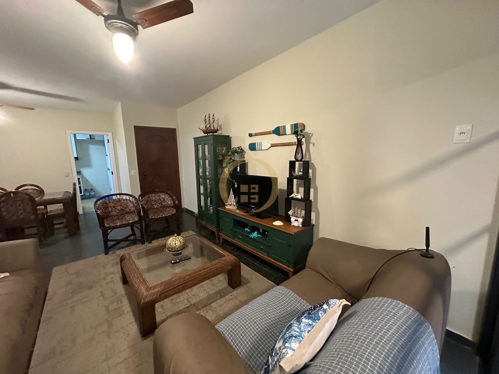 Apartamento na Praia das Pitangueiras, Guarujá - SP