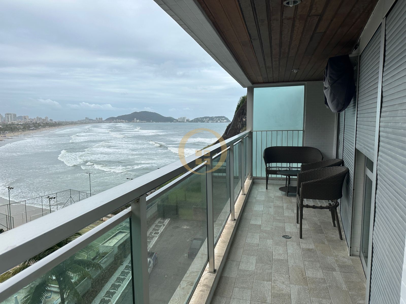 Apartamento Frente ao Mar nas Pitangueiras, Guarujá - SP