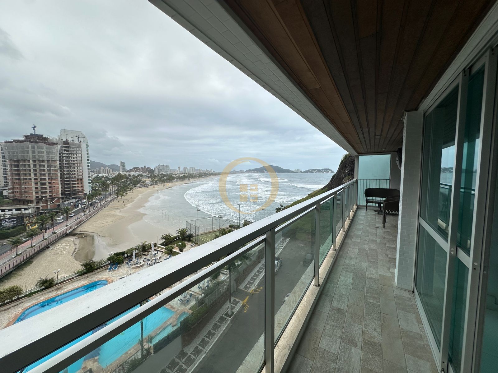 Apartamento Frente ao Mar nas Pitangueiras, Guarujá - SP