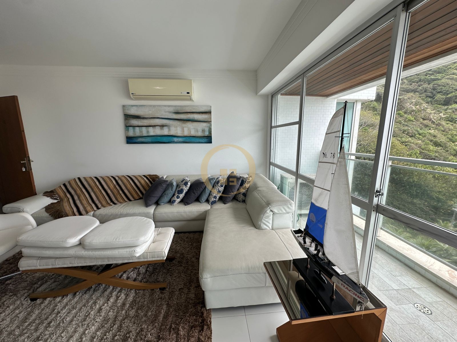 Apartamento Frente ao Mar nas Pitangueiras, Guarujá - SP