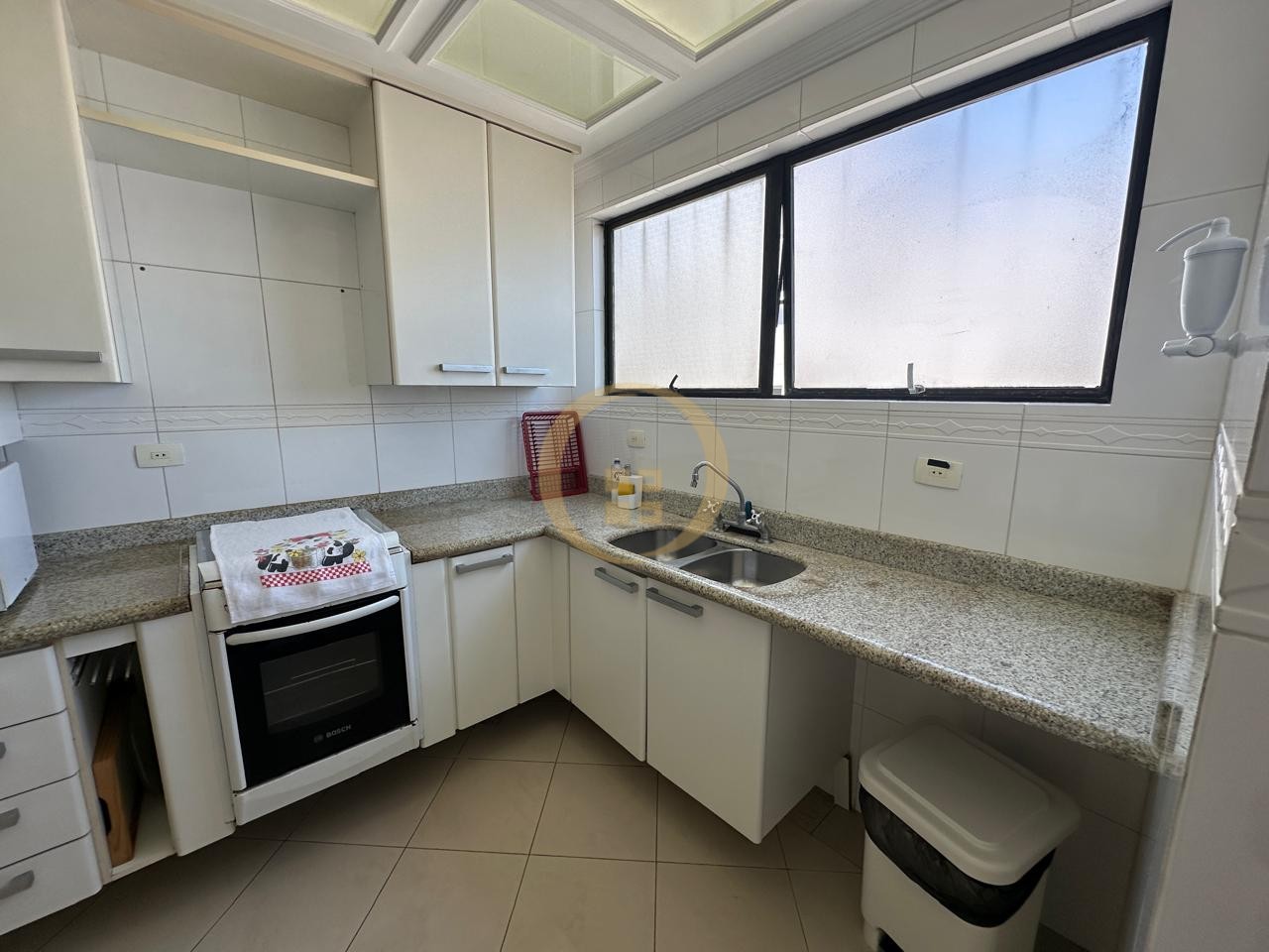 Apartamento na Praia das Pitangueiras, Guarujá - SP