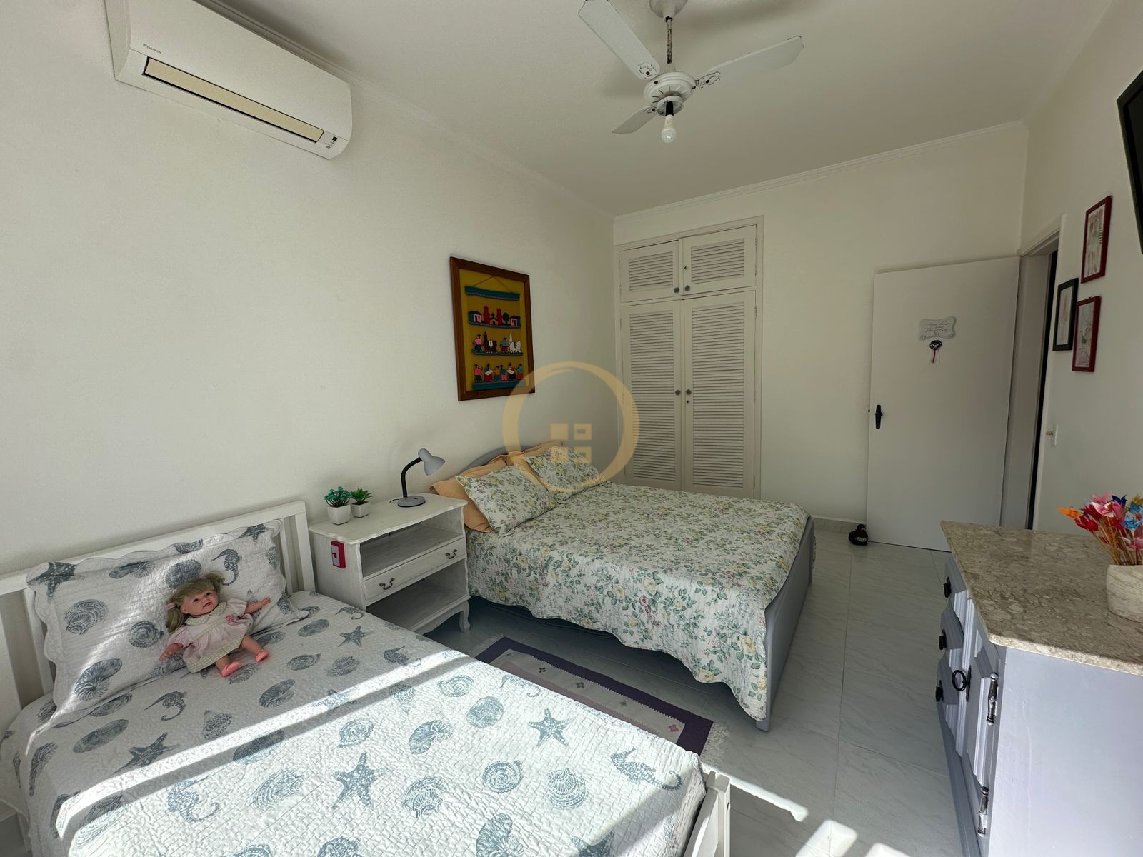 Apartamento na Praia das Pitangueiras, Guarujá - SP