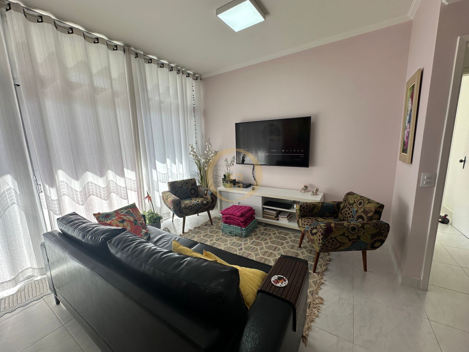 Apartamento na Praia das Pitangueiras, Guarujá - SP