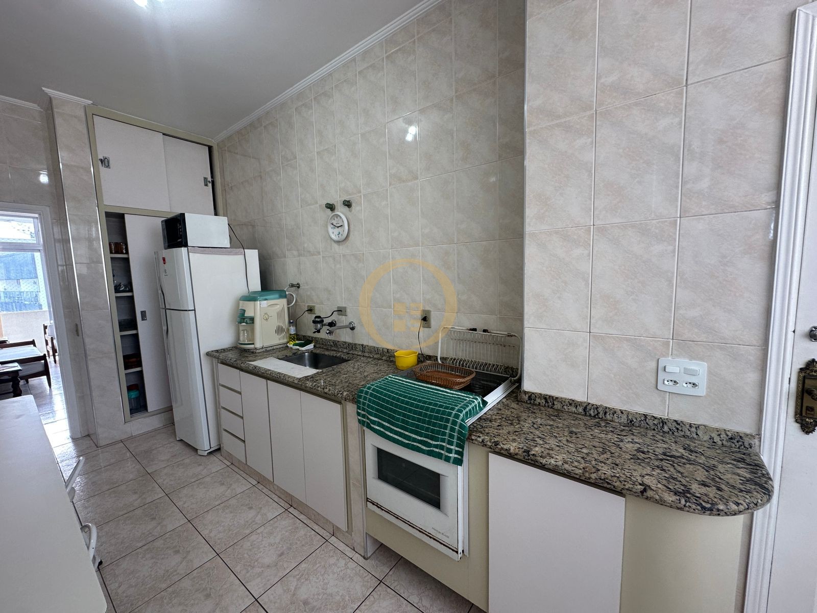 Apartamento na Praia das Pitangueiras, Guarujá - SP
