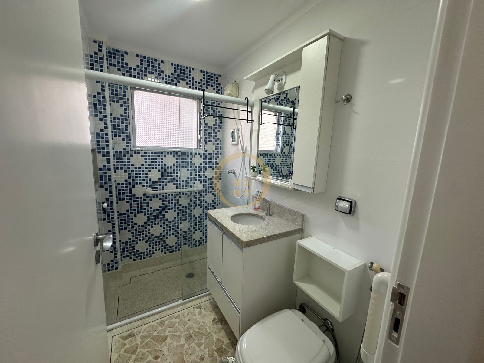 Apartamento na Praia das Pitangueiras, Guarujá - SP