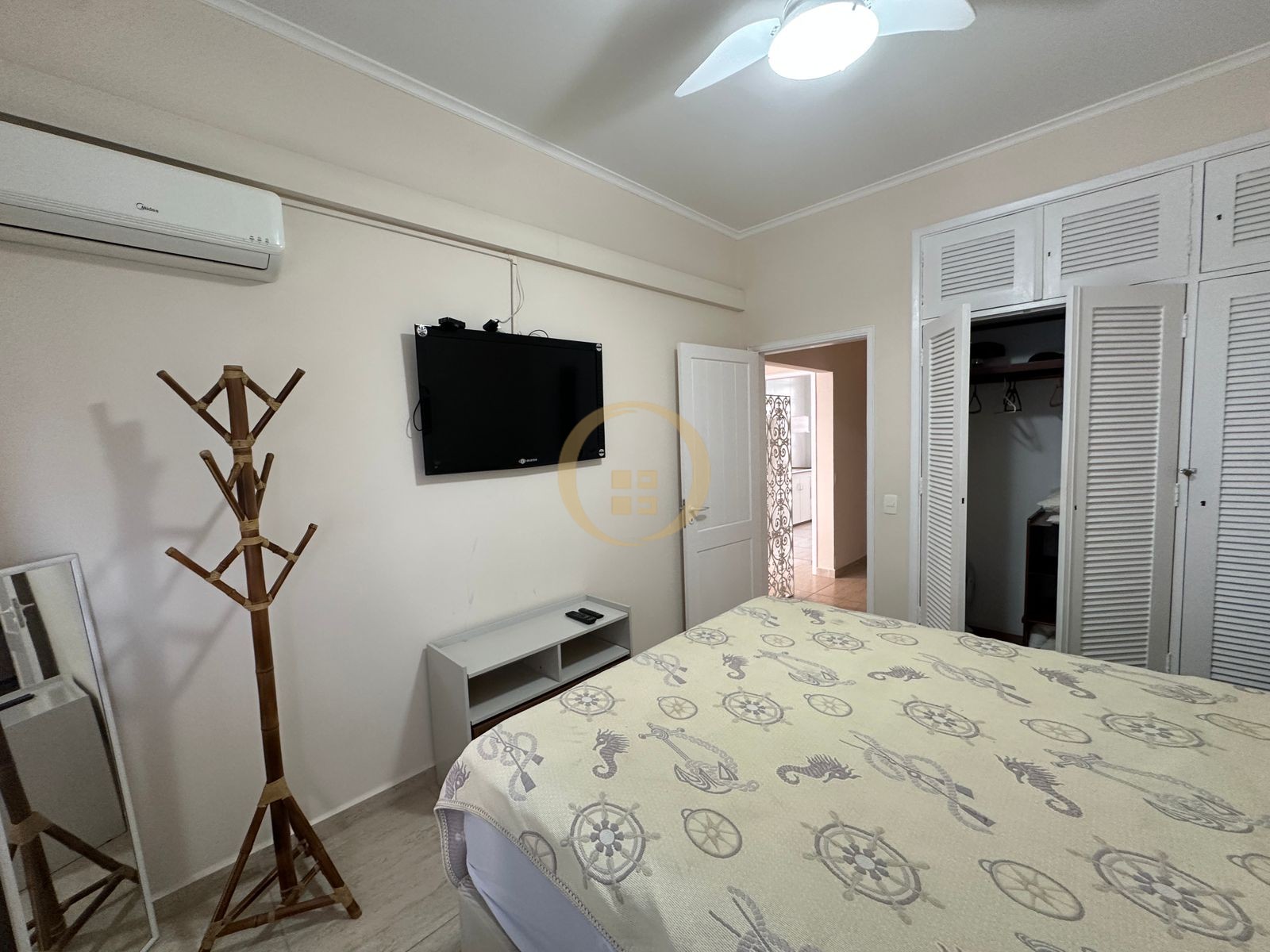 Apartamento na Praia das Pitangueiras, Guarujá - SP