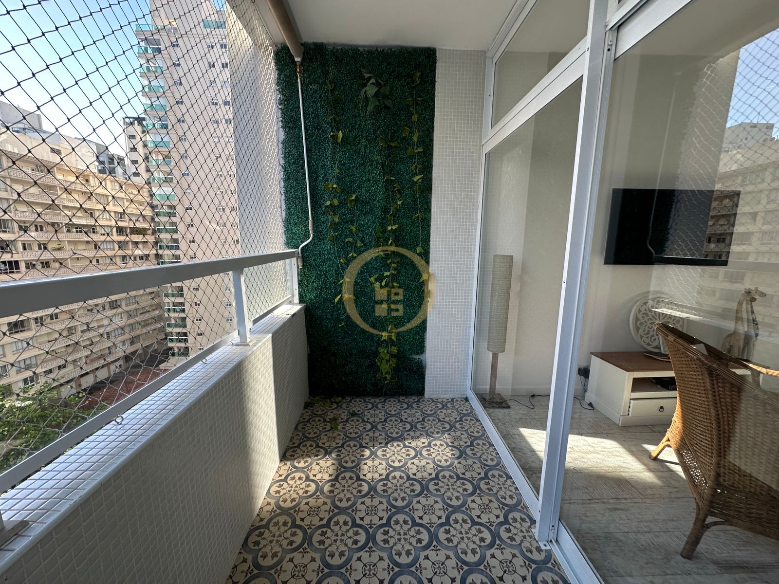 Apartamento na Praia das Pitangueiras, Guarujá - SP